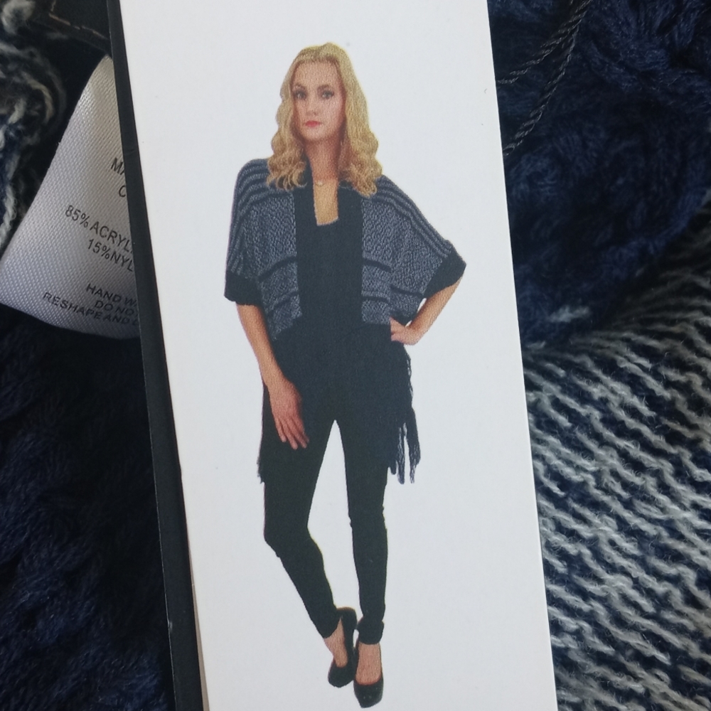 *Relisted* BCBGMaxAzria Nylon Blend Poncho/ Shrug Super Soft Original $198 - Picture 10 of 11